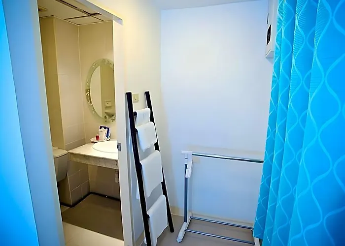 House מלון